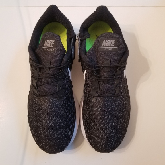 LIKE NEW Men's Nike Running Sneakers